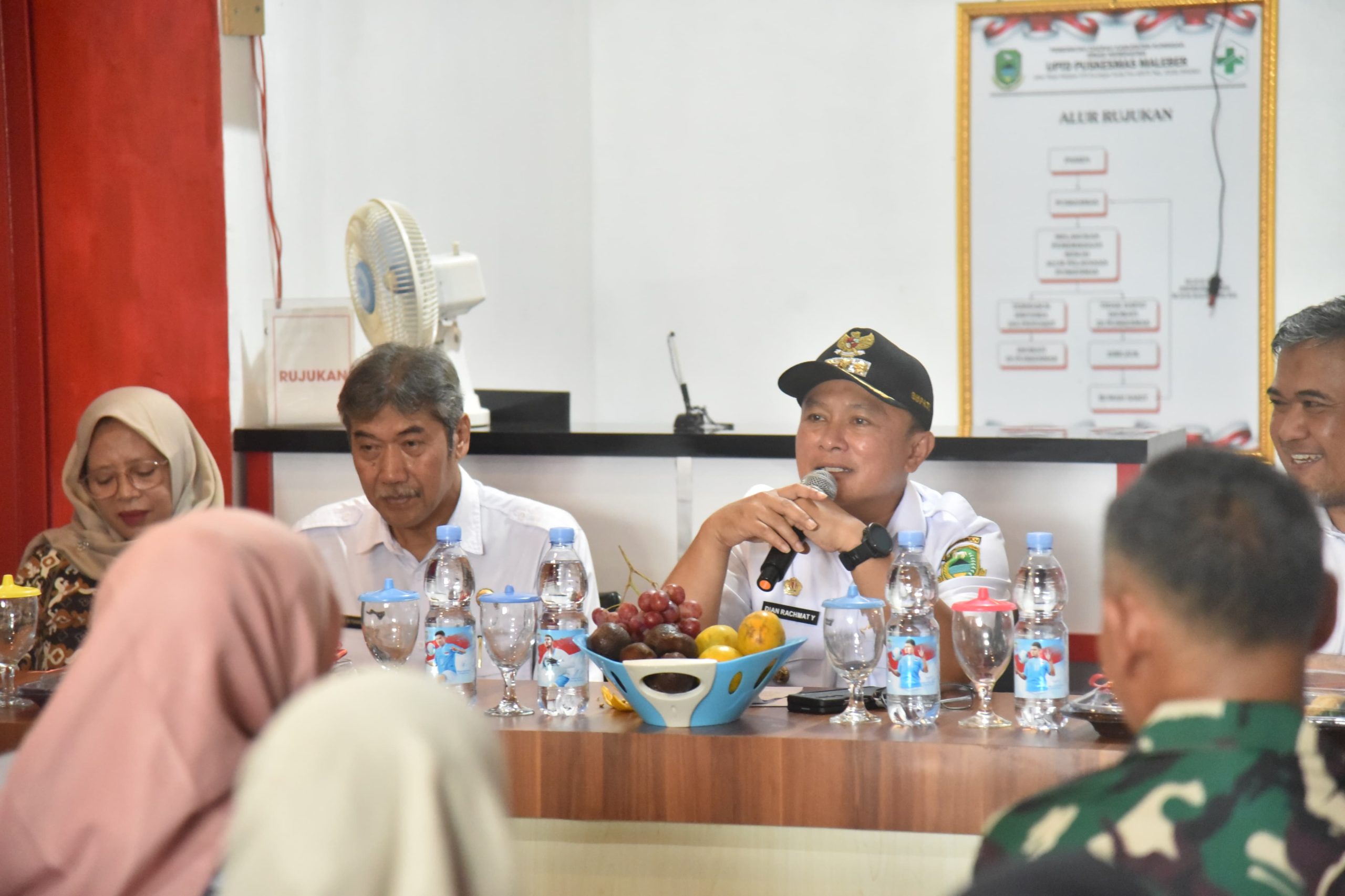 Puskesmas Maleber Bagikan BPJS Pada Warga ” Bupati Dian Berikan Apresiasi
