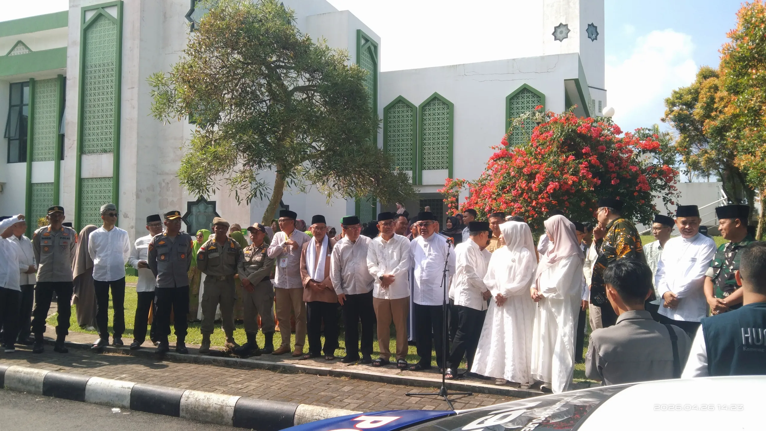 Bupati Dsn Wakil Bupati Kuningan Resmi Memberangkatkan Jemaah Haji Kuningan