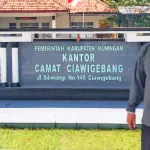 Camat Ciawi Gebang Raden Iman Reapdiantoro S.sos . M.si .png