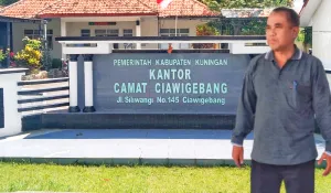Camat Ciawi Gebang Raden Iman Reapdiantoro S.sos . M.si .png
