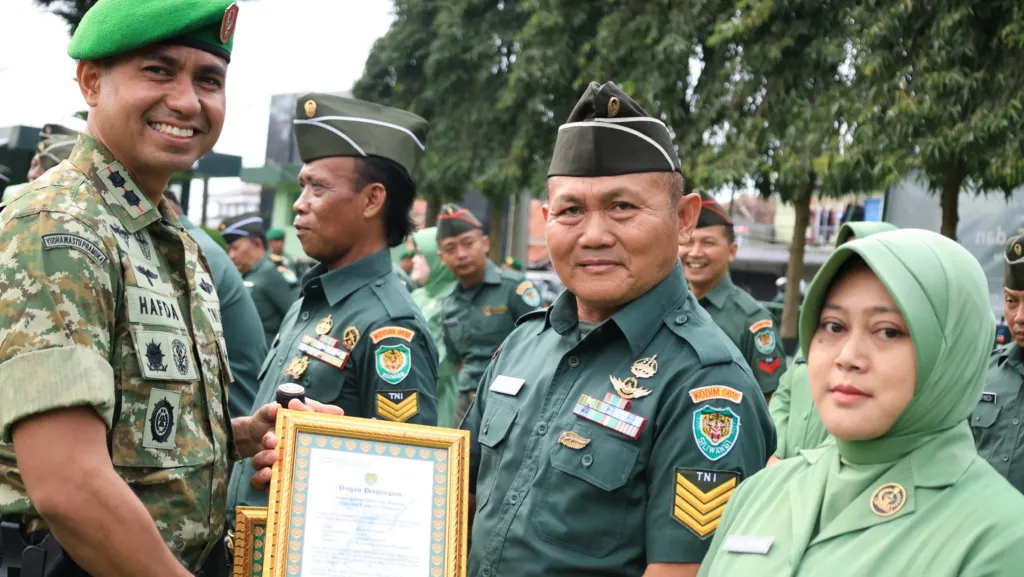 Dandim 0615 Kuningan Berikan Penghargaan