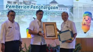 Kadisdukcapil Kuningan Yudi N Terima Penghargaan