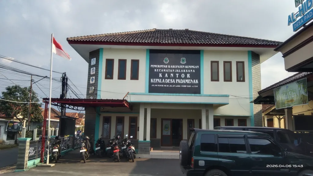 Kantor Pemdes Padamenak