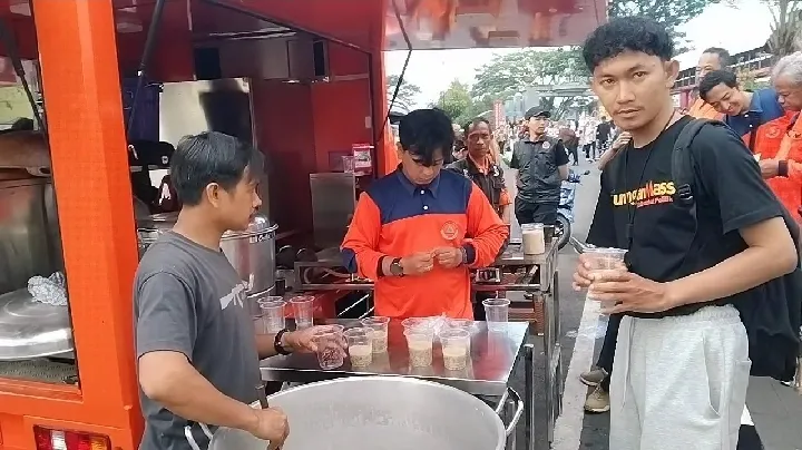 Makan Bubur Gratis