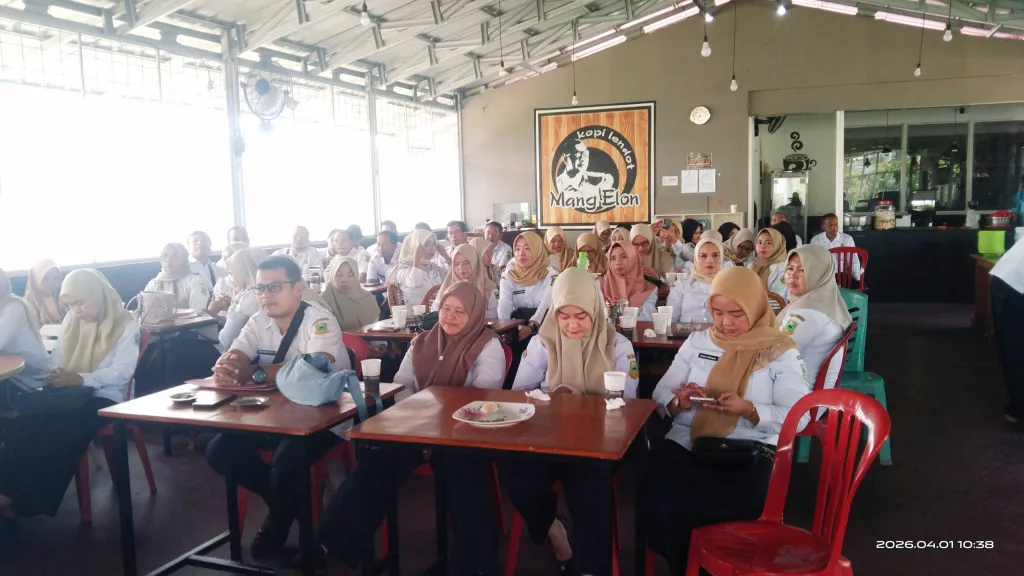 Para Pegawai Diskoperindagperin Kabupaten Kuningan