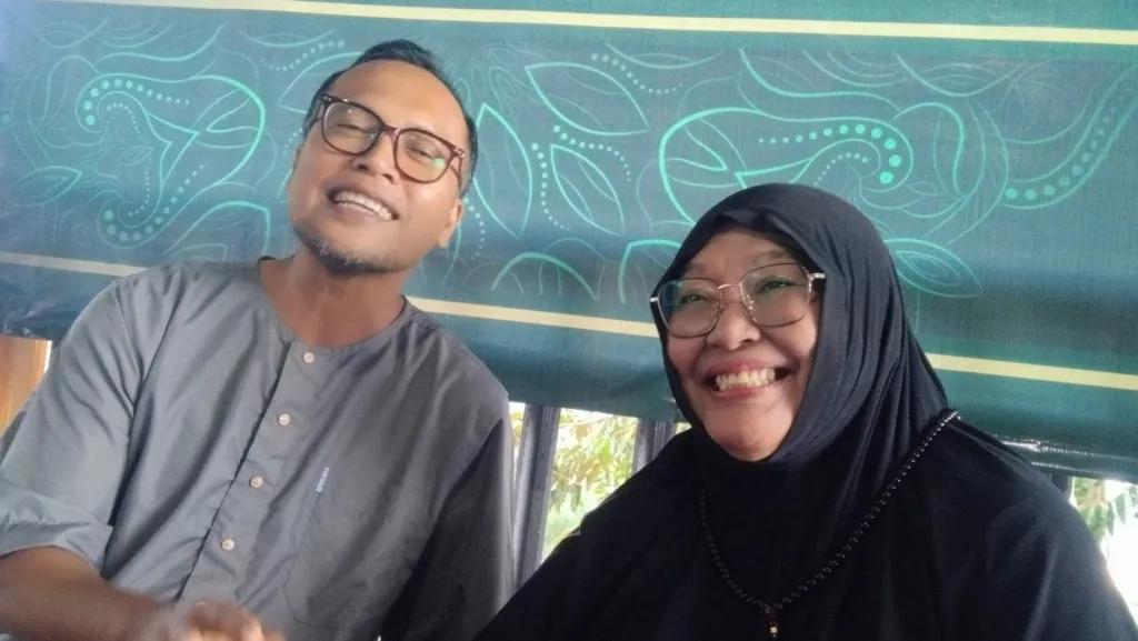 Umi Ustadz Iman Pemilik Pesantren