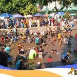 Ikan di Desa Susukan Dikepung Ribuan Warga, Penangkap Ikan Terbanyak Dapat Hadiah dari Bupati