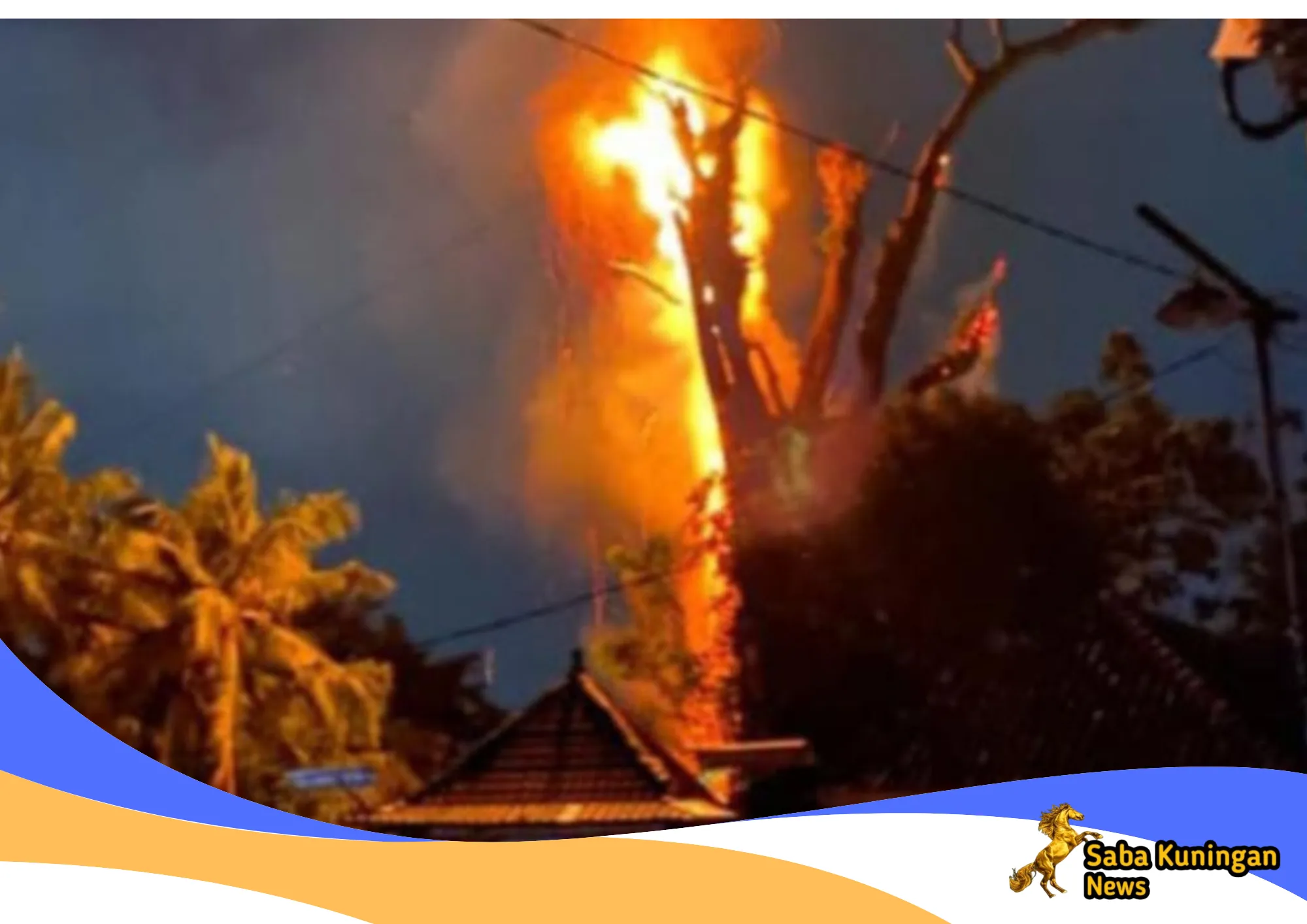 Pohon Kramat Berusia Ratusan Tahun di Kaliaren Tersambar Petir dan Terbakar, Warga Sempat Panik