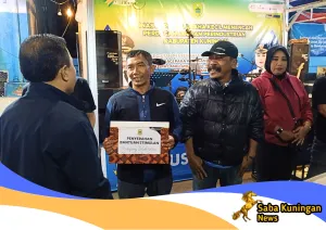 PEMDA Kuningan Dorong Peningkatan Usaha,249 PKL Di Berikan Uang Stimulan
