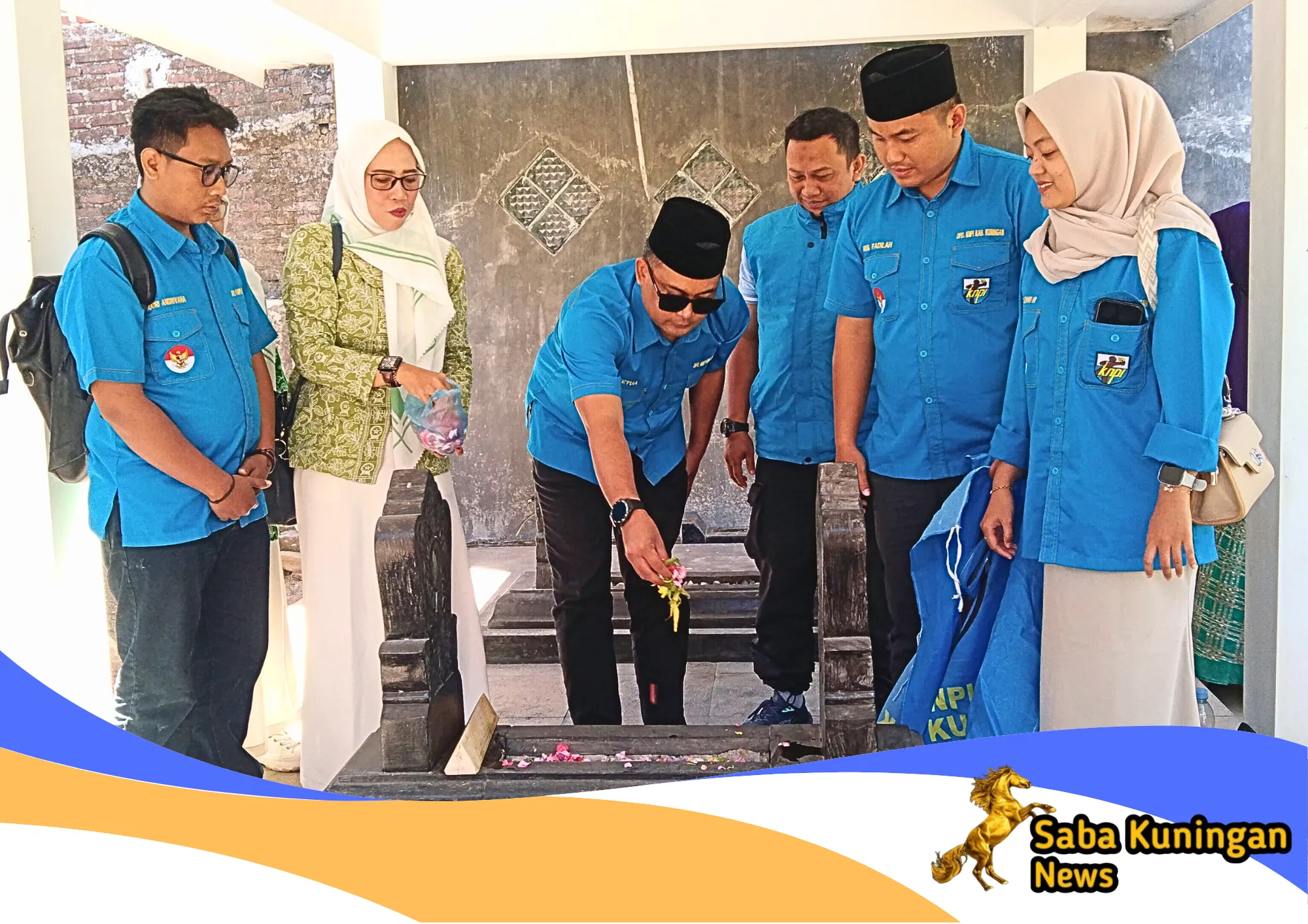 Tak Melupakan Sejarah, Pengurus KNPI Kabupaten Kuningan Ziarah ke Makam Ketua KNPI Pertama Almarhum Subandi di Cikaso